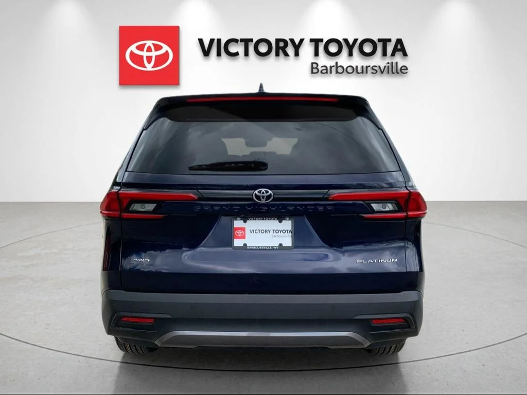 Used 2024  Toyota Platinum image 4