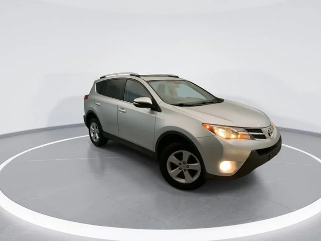 Used 2014 Silver Toyota XLE image 6