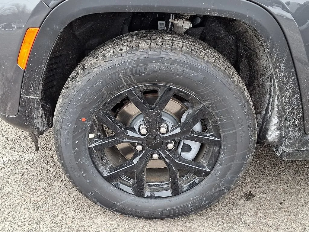 New 2026 Baltic Gray Metallic Clearcoat Jeep Laredo Altitude image 19