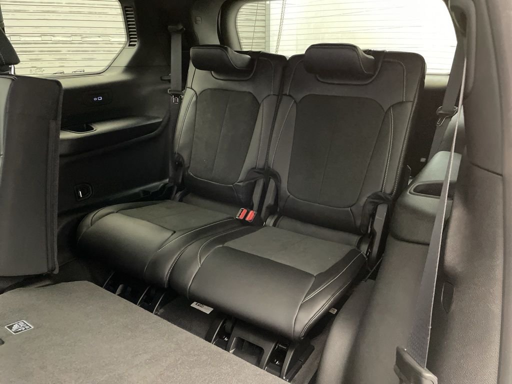 New 2026 Bright White Clear-Coat Exterior Paint Jeep Altitude image 18