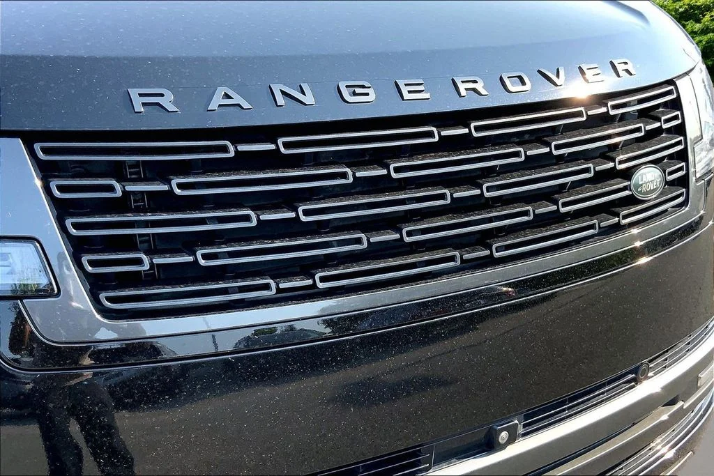 Used 2023 Black Land Rover SE image 31