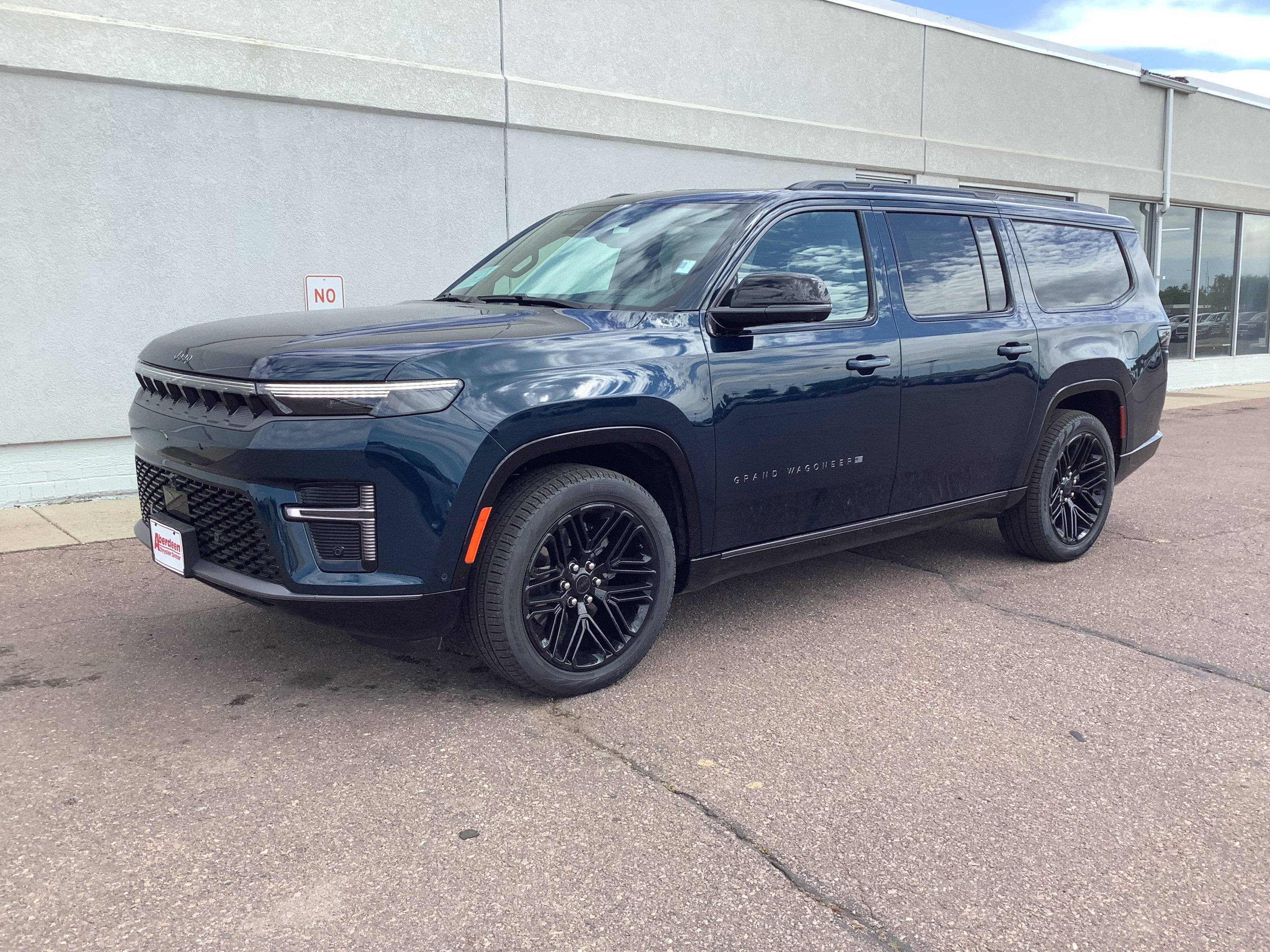 New 2026 Fathom Blue Pearl-Coat Exterior Paint (Late Availability) Jeep Limited Reserve image 14