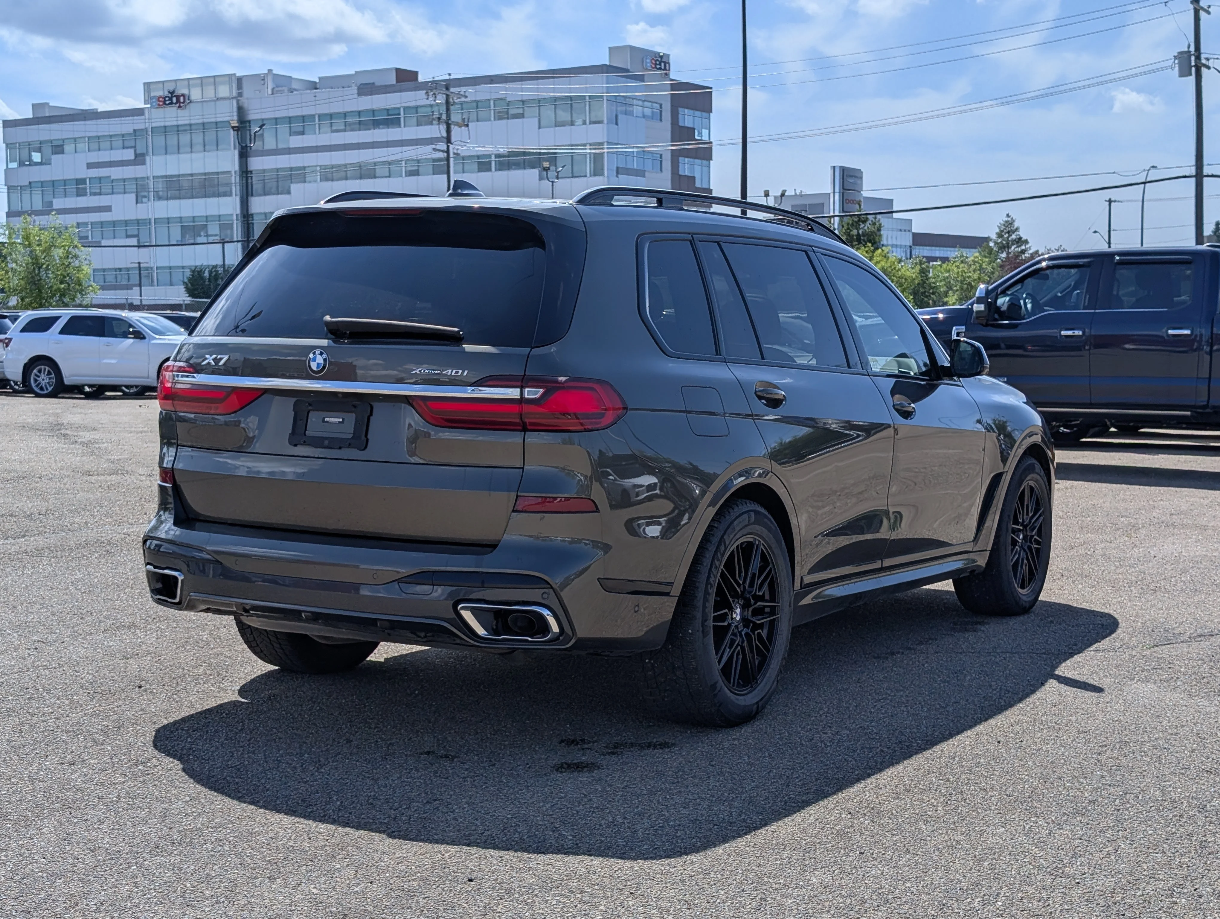 Used 2022 Manhattan Metallic BMW xDrive40i image 7
