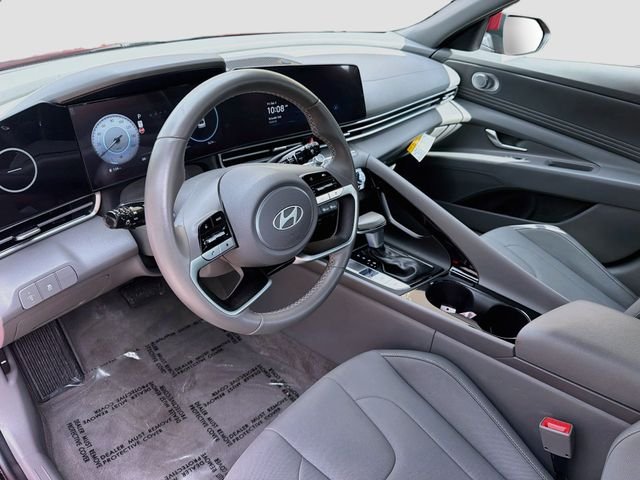 Used 2025 Red Hyundai SEL Convenience image 9