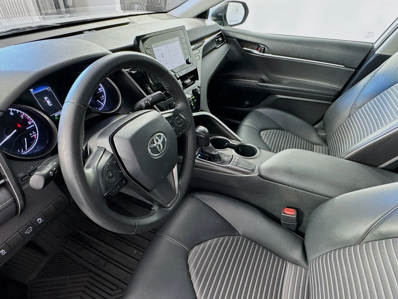 Certified Used 2022 Silver Toyota SE image 8