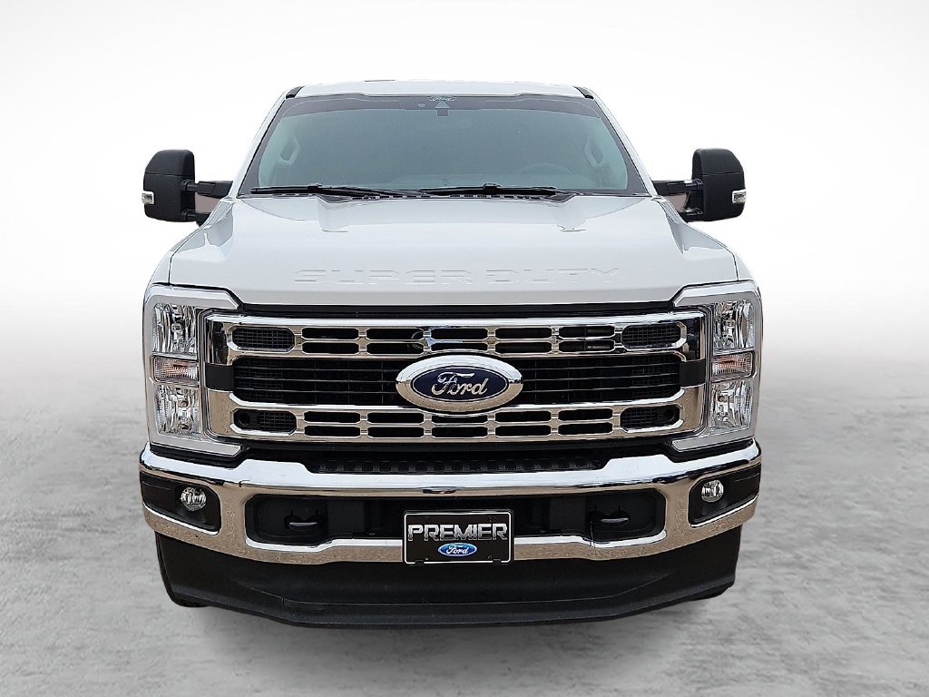 Used 2025 Oxford White Ford XLT image 3