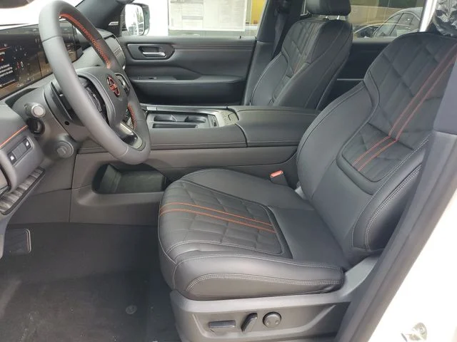 New 2026 Aspen White TriCoat / Super Black Two-tone Nissan PRO-4X® image 10