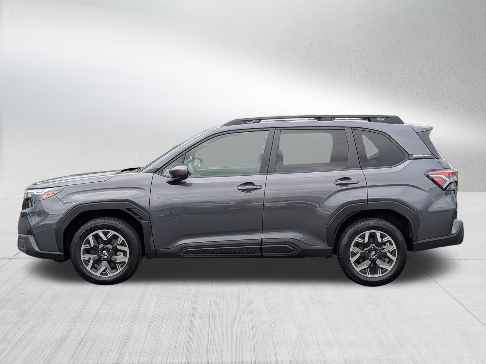 Used 2025 Magnetite Gray Metallic Subaru Premium image 4