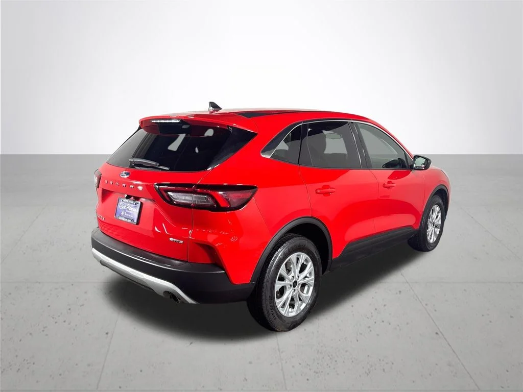 Used 2024 Red Ford Active image 6