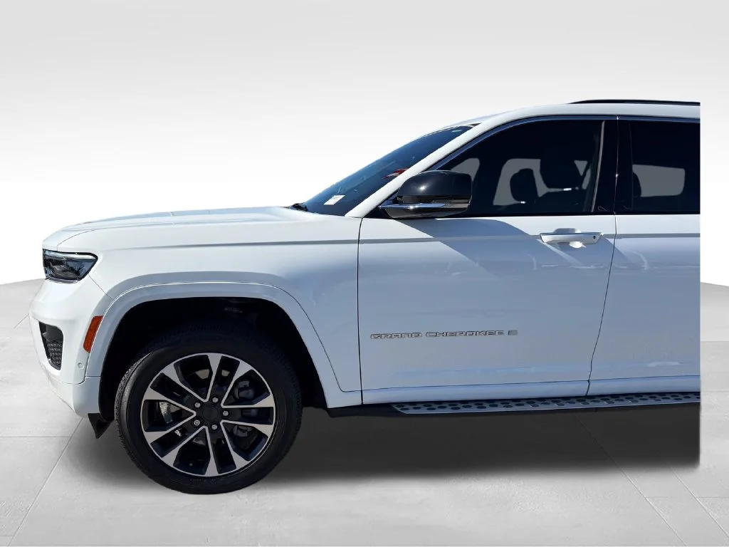 Used 2023 White Jeep Overland image 25