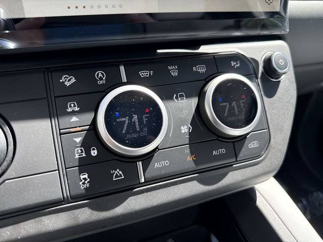 New 2026 Santorini Black Land Rover X-Dynamic SE image 17