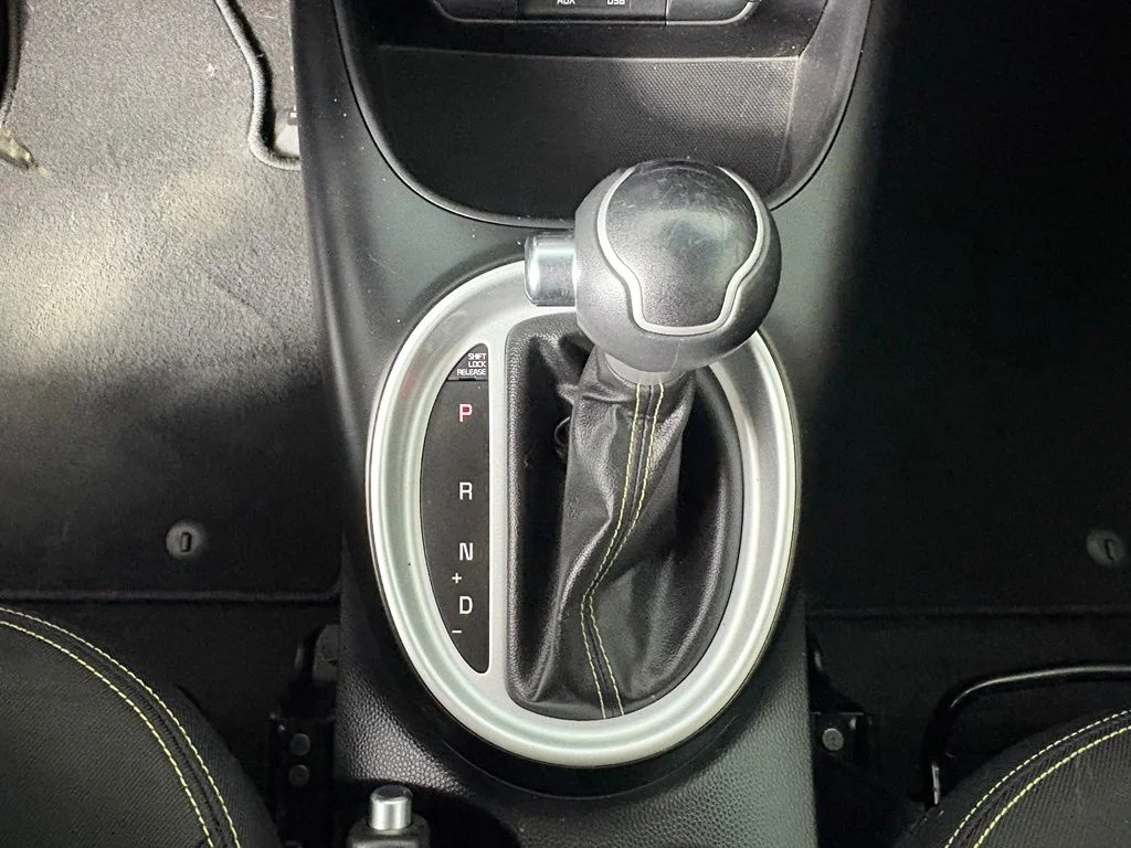 Used 2015 Silver Kia Plus image 26