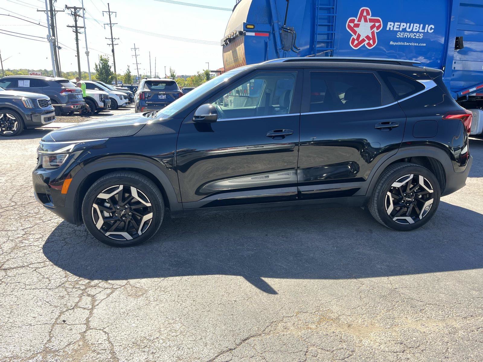 Used 2024 Fusion Black Kia SX image 4