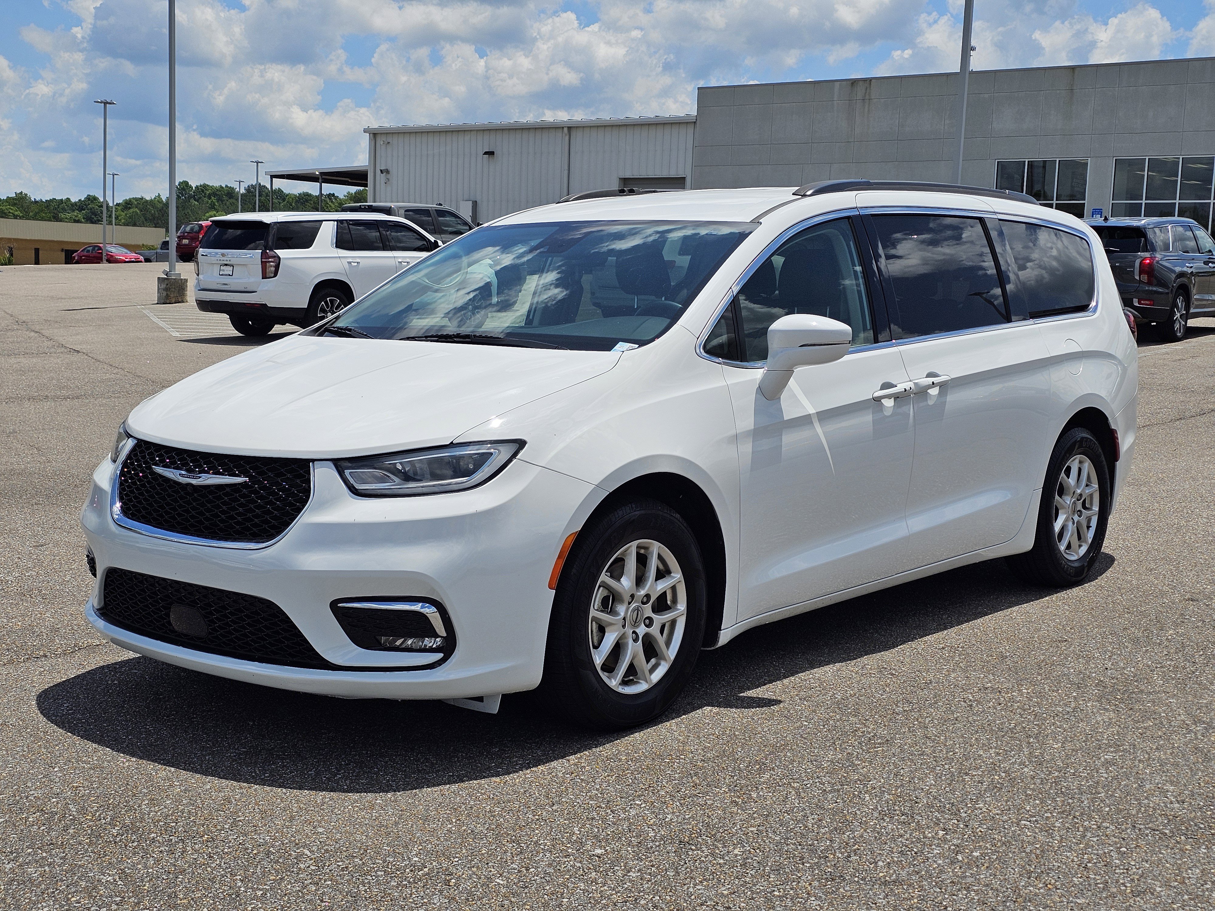2022 Chrysler Pacifica Touring L's photo