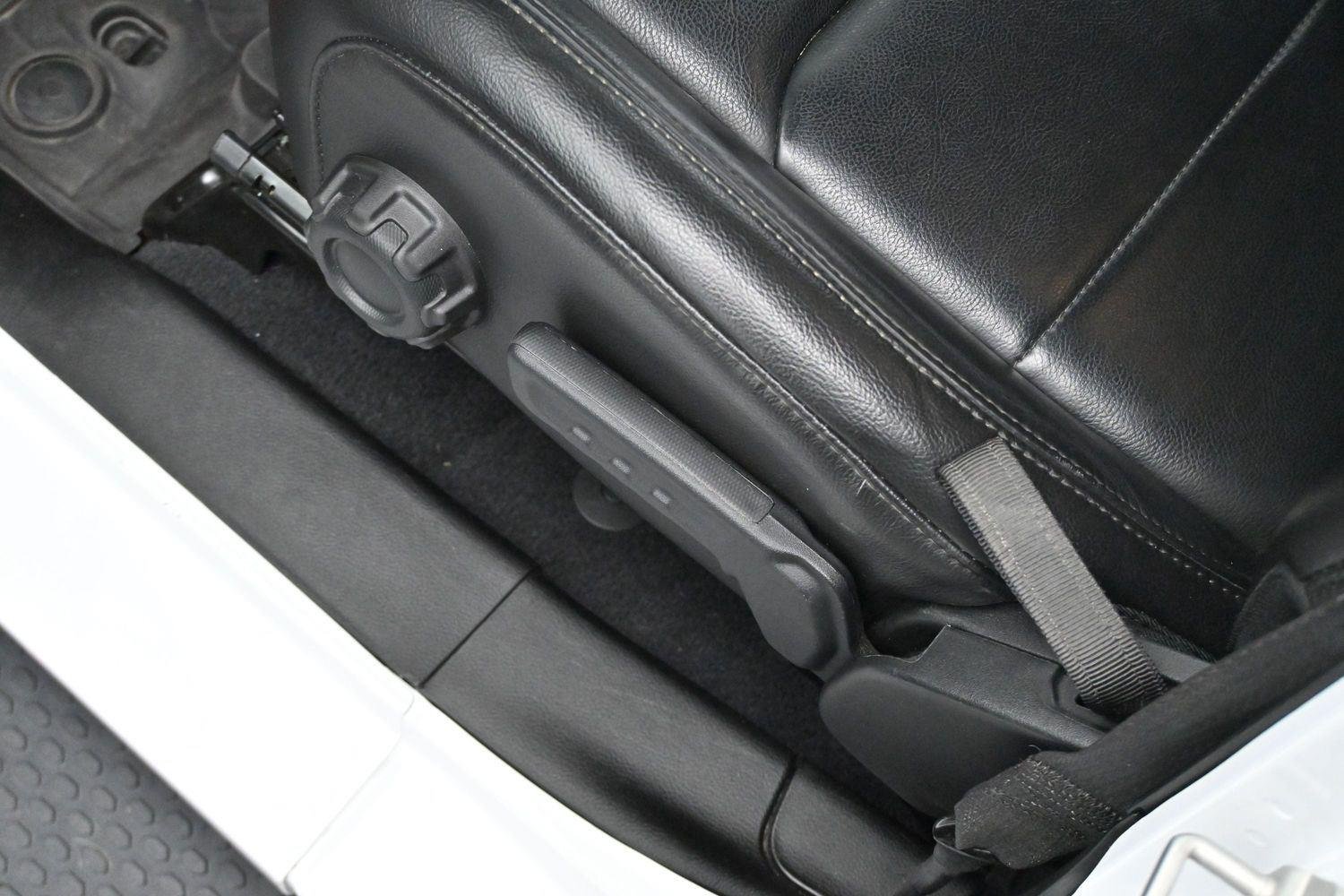 Used 2023 White Jeep Sahara Altitude image 14