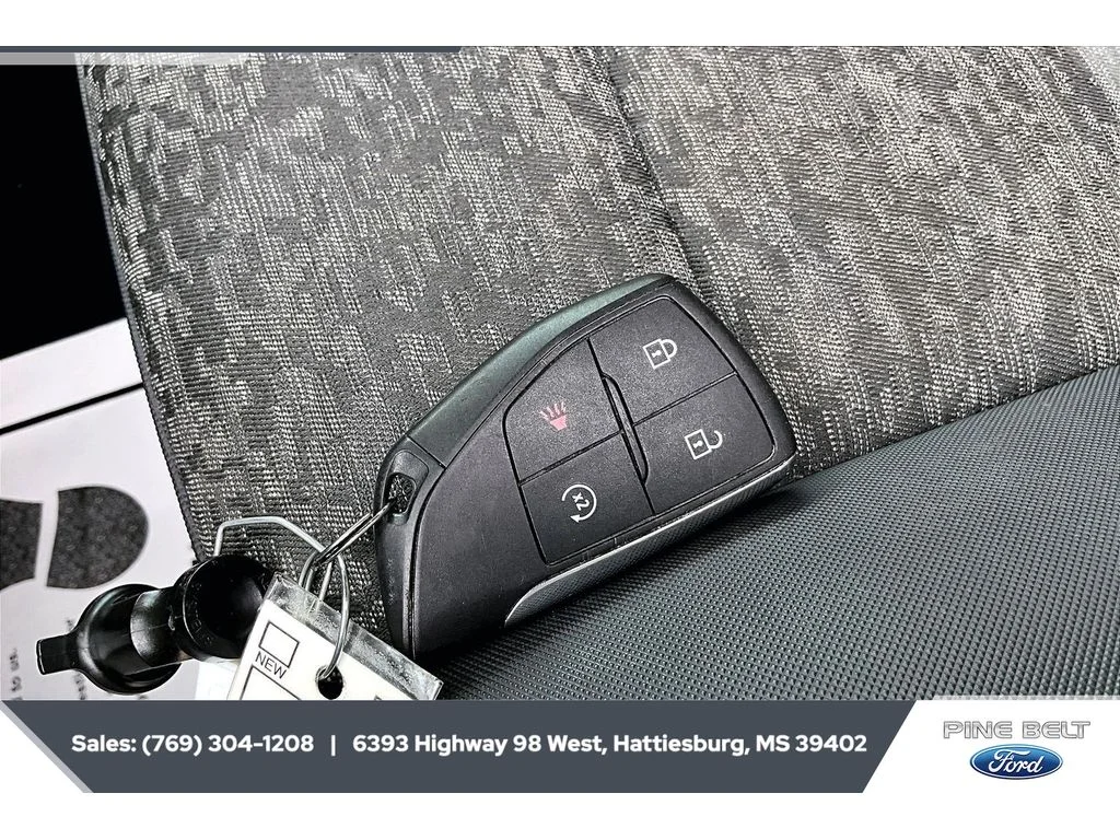 Used 2024 Summit White Chevrolet 4WD Z71 image 9