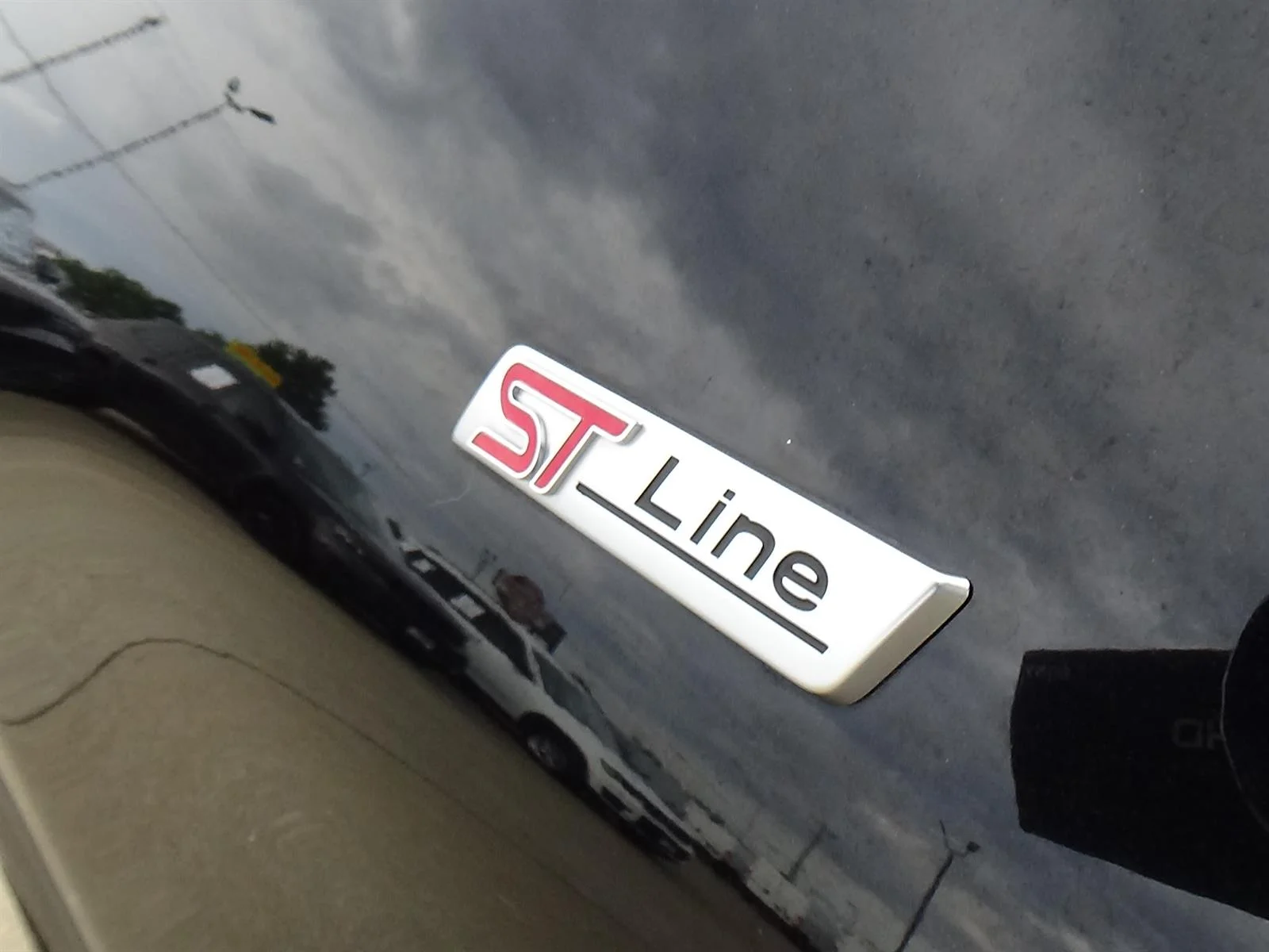Used 2025 Agate Black (um) Ford ST-Line image 17