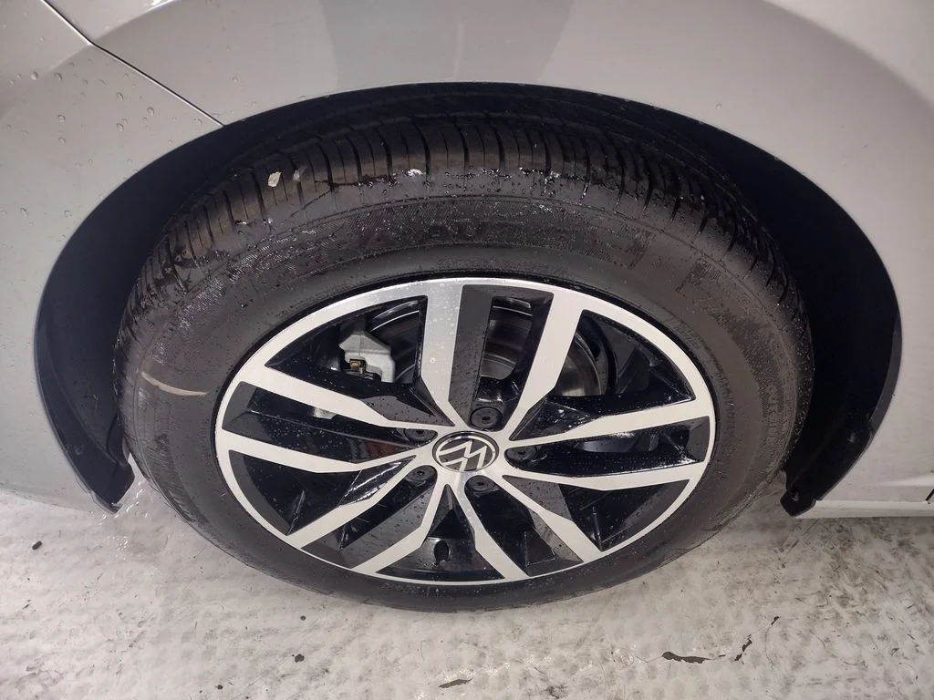 New 2026 Silver Volkswagen 1.5T SE image 5