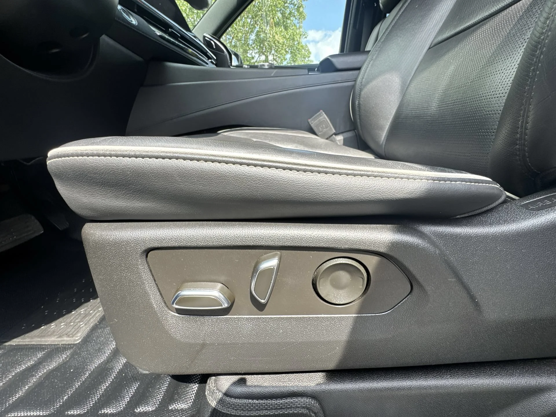 Used 2022 Black Raven Cadillac Sport image 12