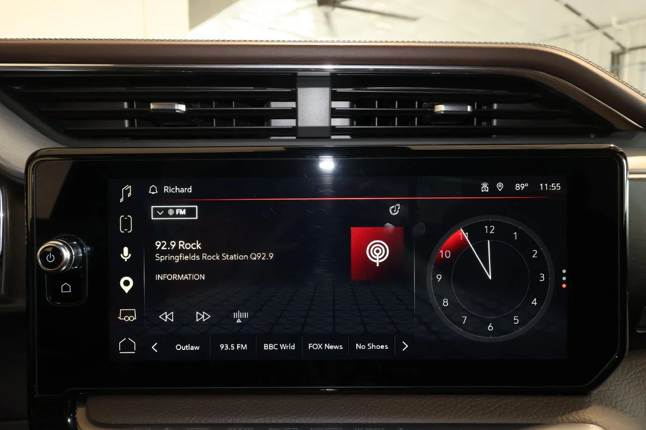 Used 2025 White Frost Tricoat GMC Denali image 13