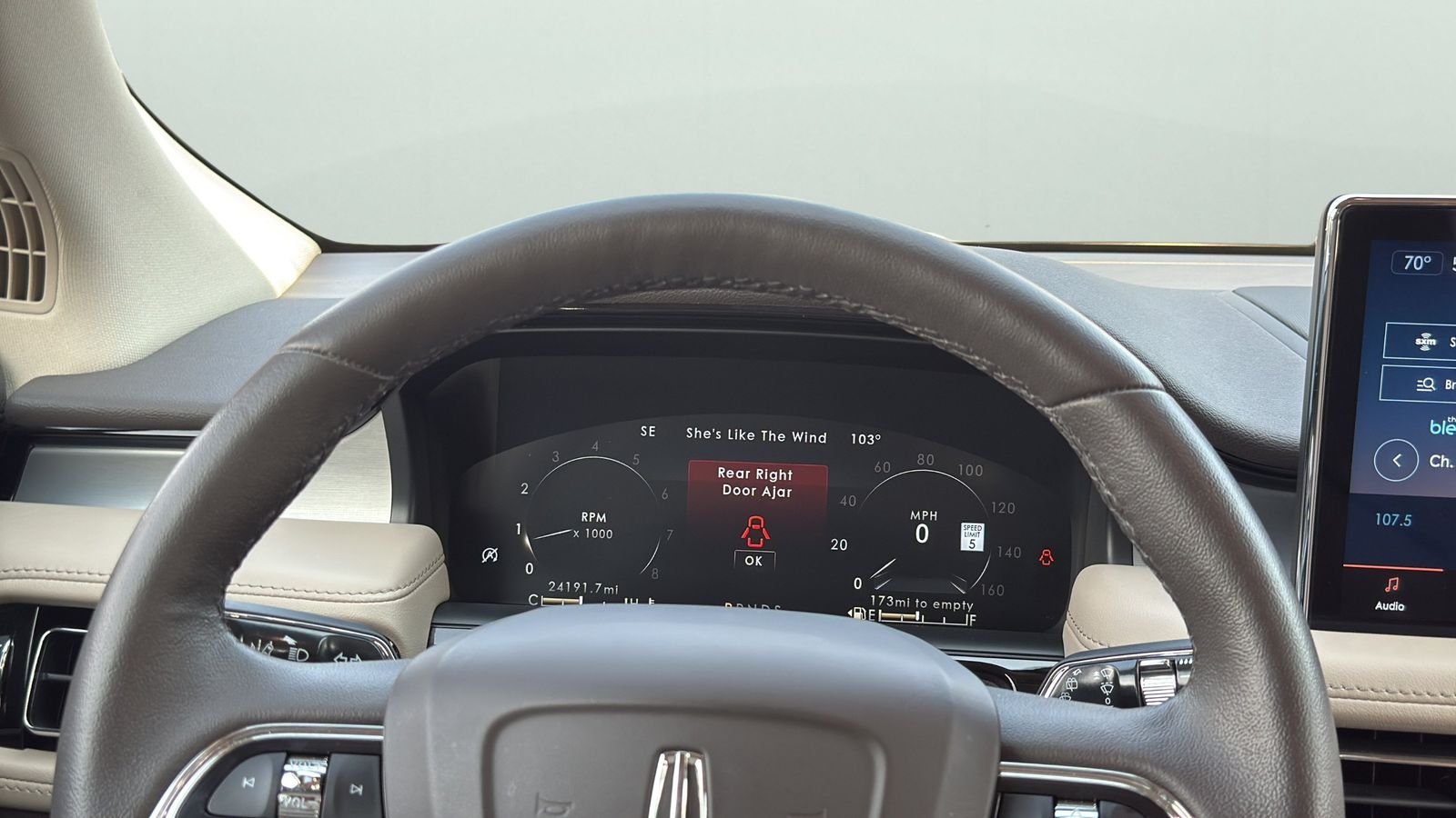 Used 2023 White Lincoln Standard image 13