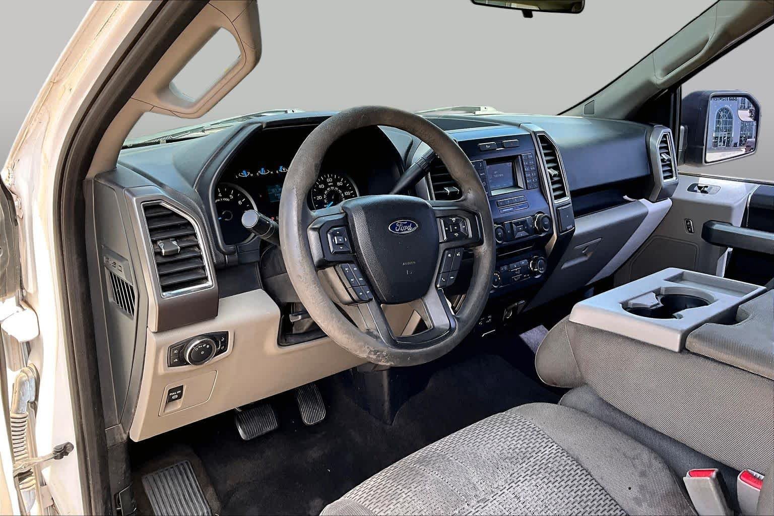 Used 2015 Oxford White Ford XLT image 16