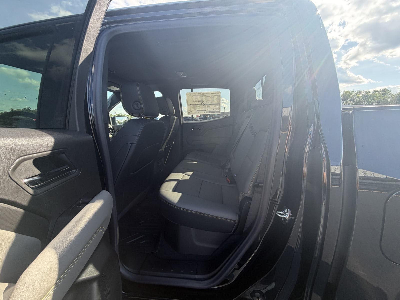 2026 Chevrolet Colorado ZR2 - Photo 18
