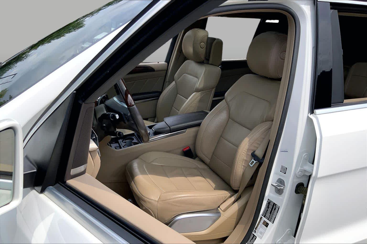 Used 2014 Polar White Mercedes-Benz GL 550 image 8