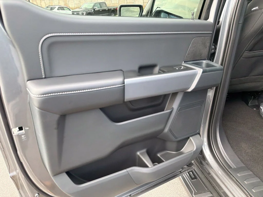 New 2026 Carbonized Gray Metallic Ford XLT image 23