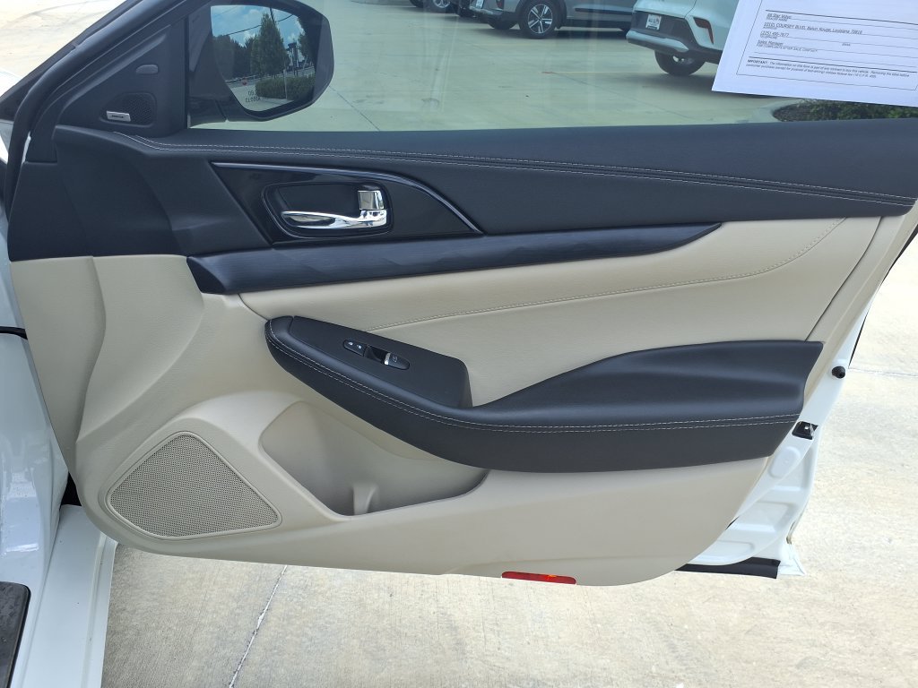 Used 2021 White Nissan Platinum image 16
