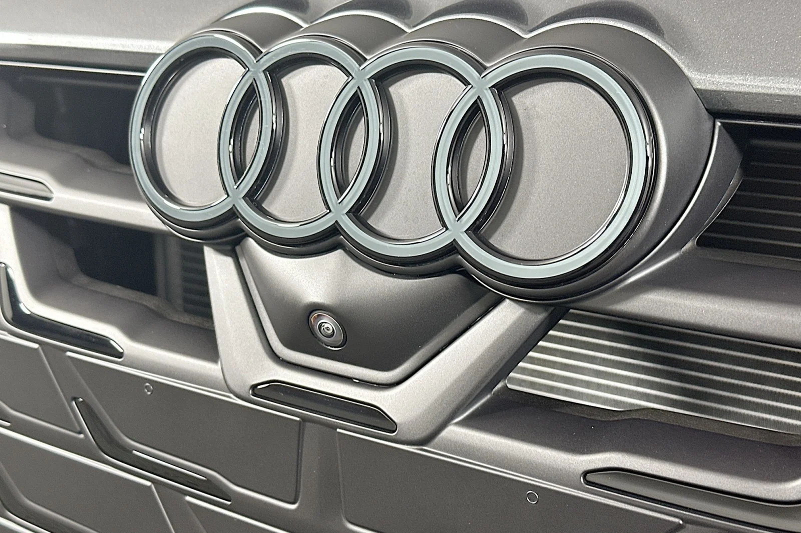 New 2026 Daytona Gray Pearl Effect Audi  image 14