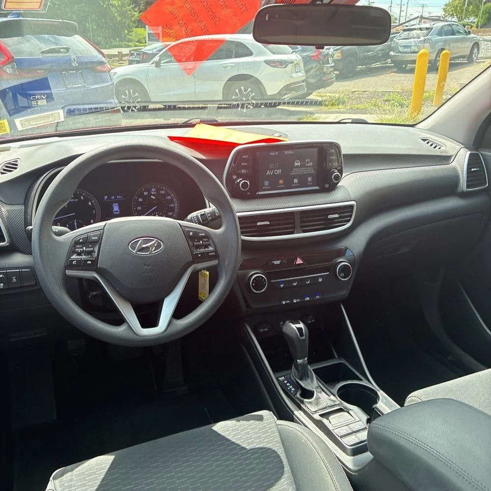 Used 2020 Red Hyundai SE image 2
