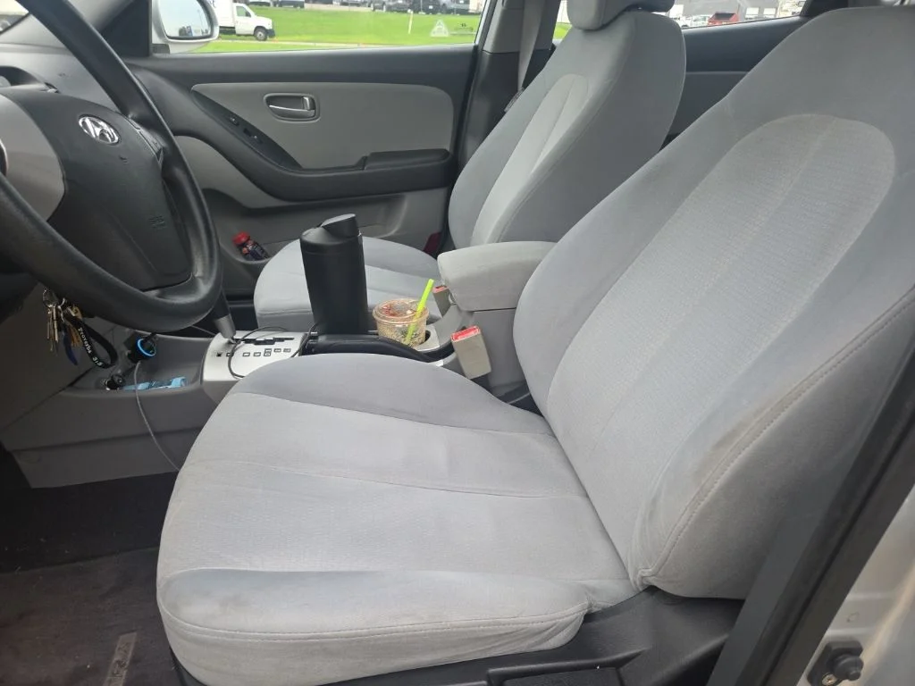 Used 2009 Silver Hyundai GLS image 18