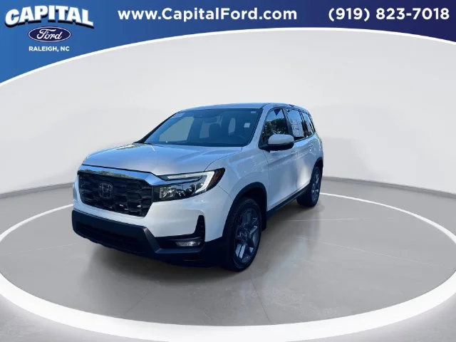 Used 2023  Honda EX-L image 4