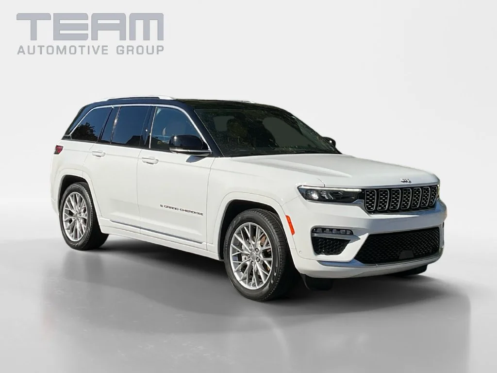Used 2022 White Jeep Summit image 1