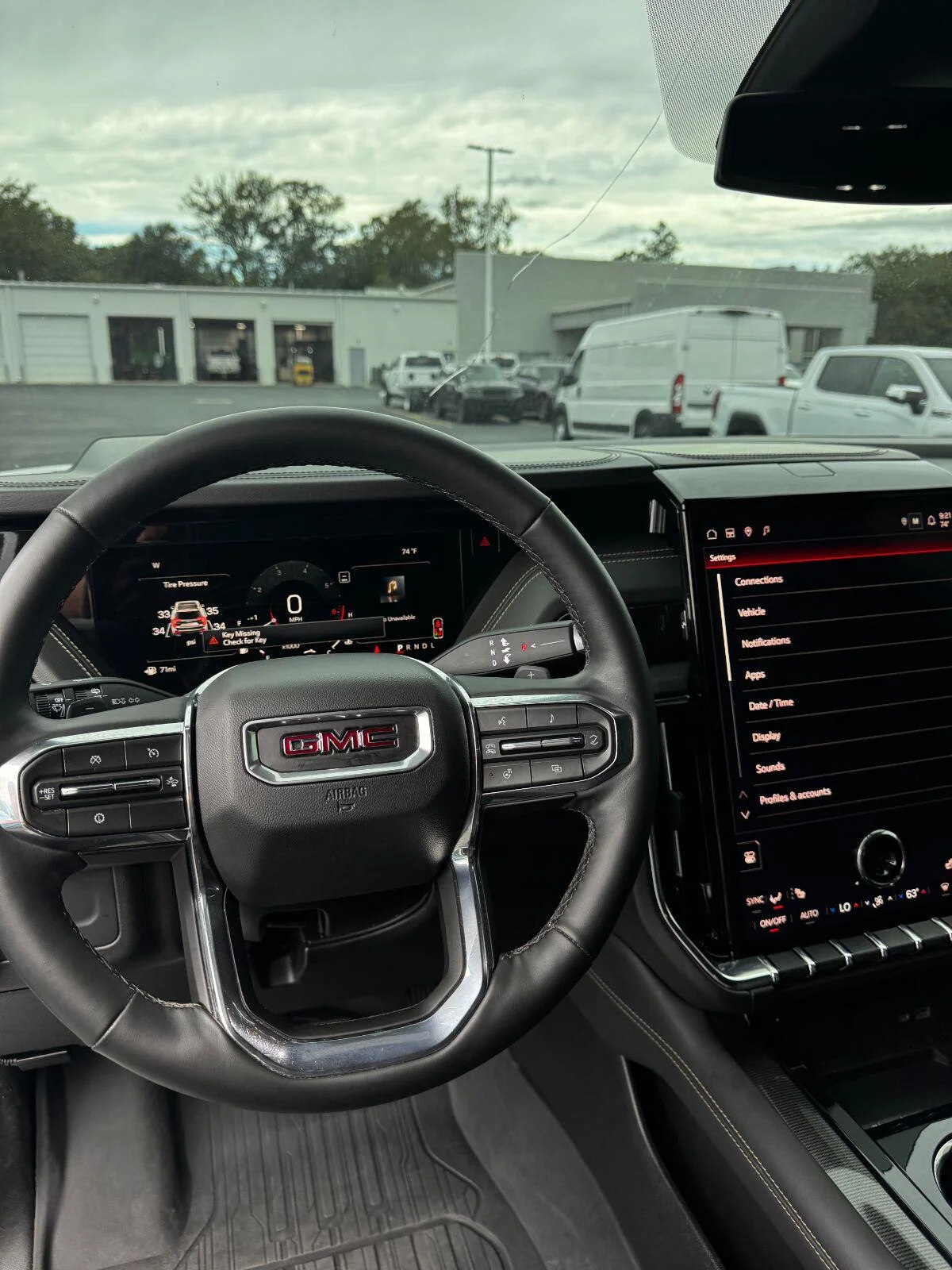 Used 2025 Summit White GMC Elevation image 21