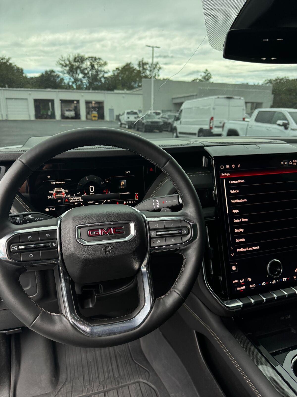 Used 2025 Summit White GMC Elevation image 21