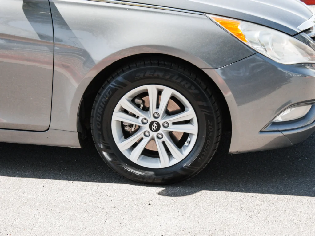 Used 2013 Harbor Gray Metallic Hyundai GLS image 4