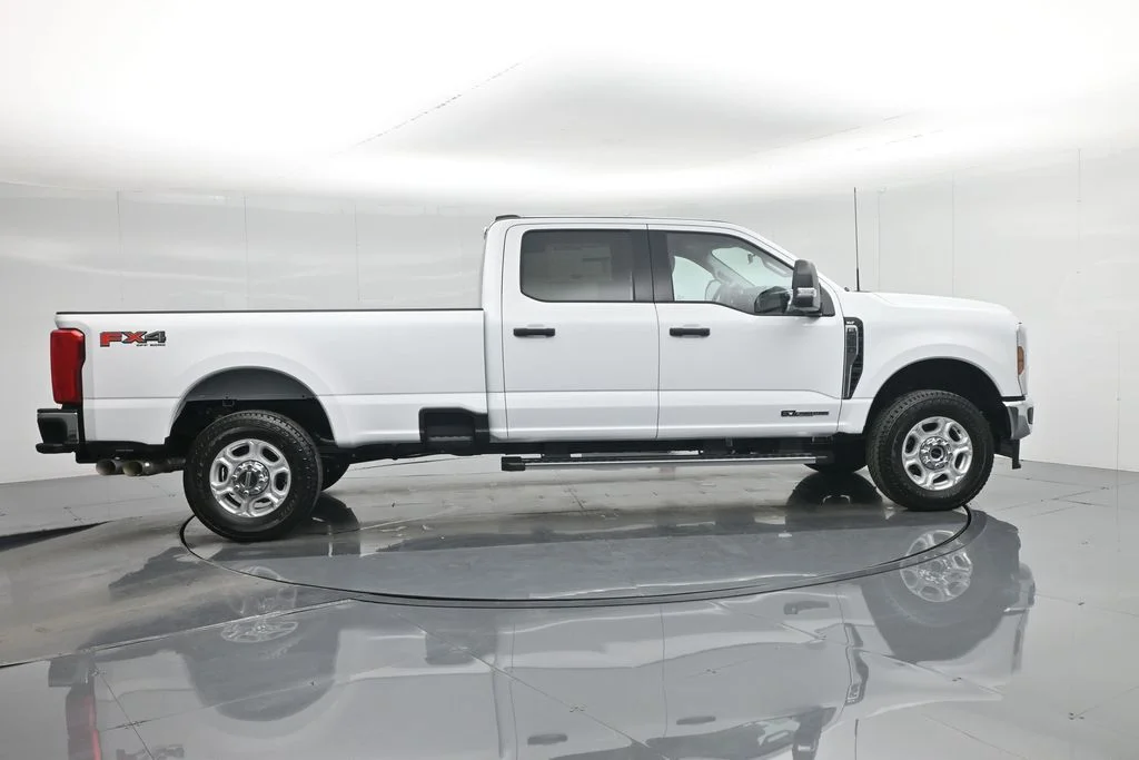 New 2026 Oxford White Ford XLT image 30