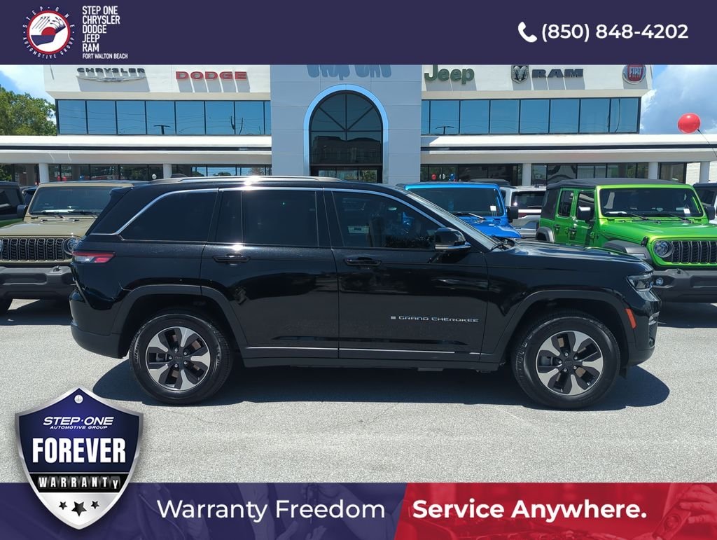 Used 2022 Black Jeep 4xe image 7