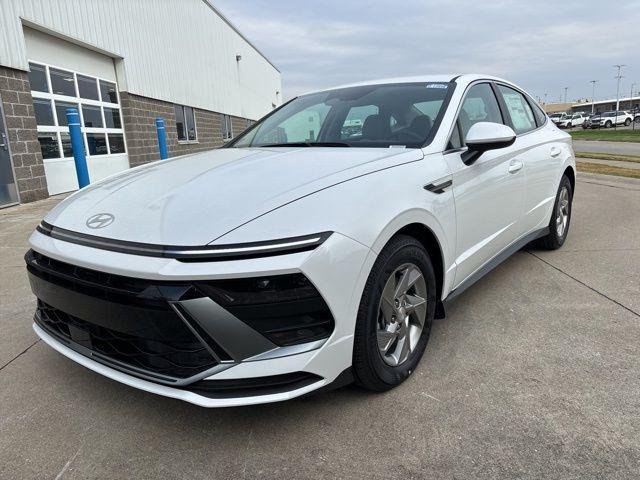 New 2026 Serenity White Hyundai SE image 35