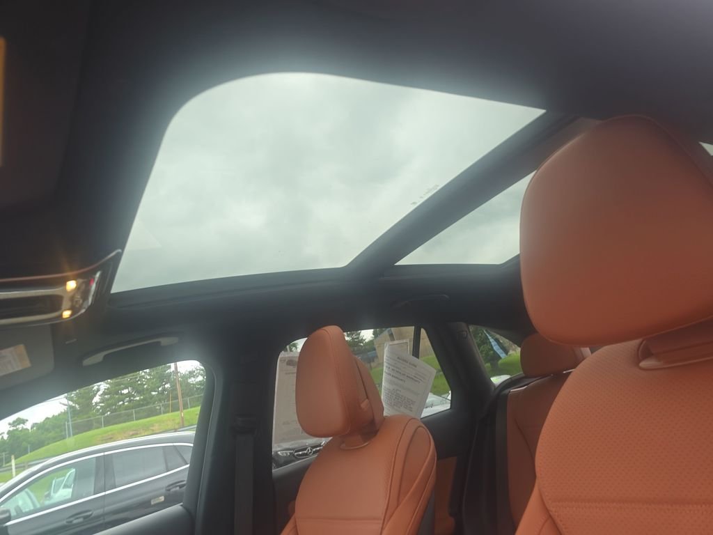 Used 2026 White Mercedes-Benz GLC 300 image 23