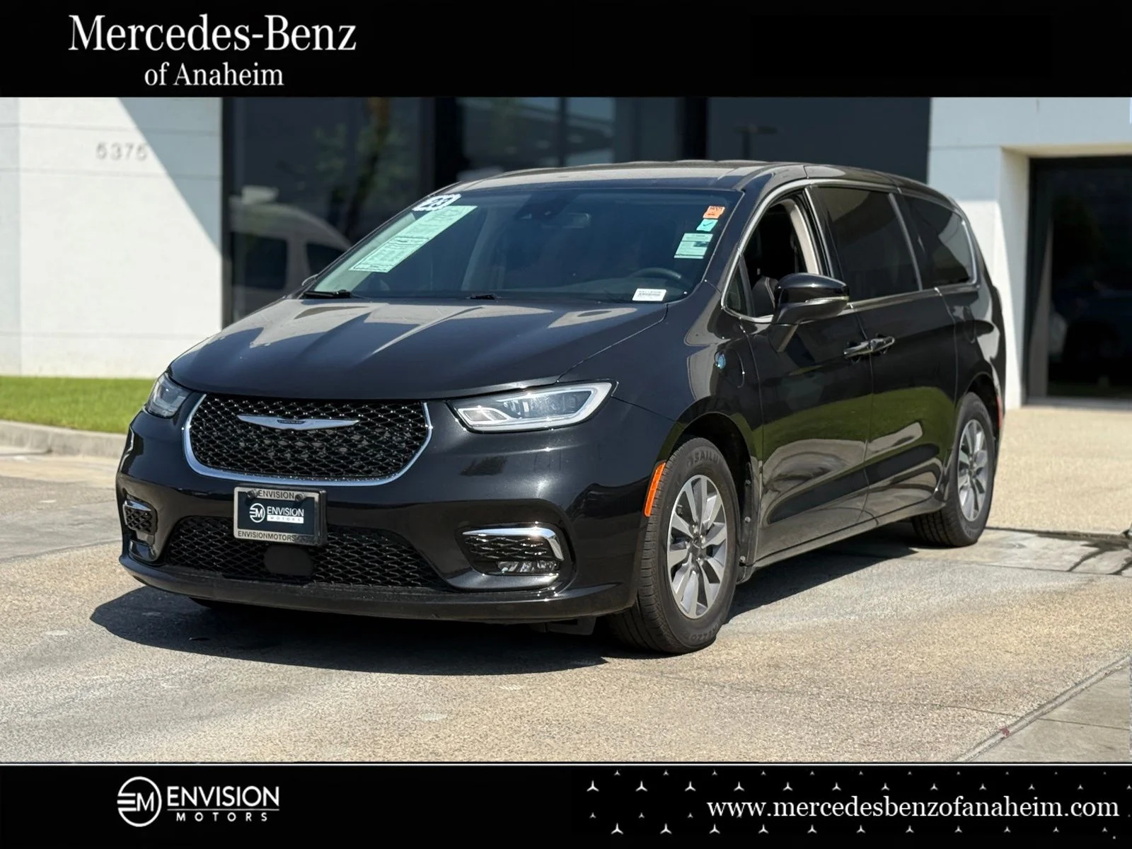2023 Chrysler Pacifica Hybrid Touring L Hybrid's photo