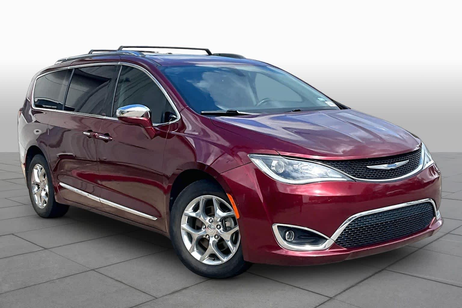 Used 2018 Velvet Red Pearlcoat Chrysler Limited image 3