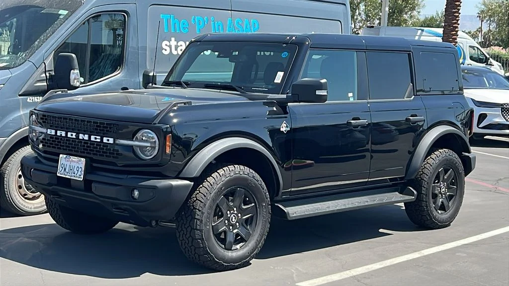 New 2025 Shadow Black Ford Outer Banks® image 14