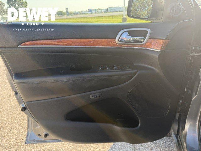 Used 2011 Mineral Gray Clearcoat Metallic Jeep Overland image 9