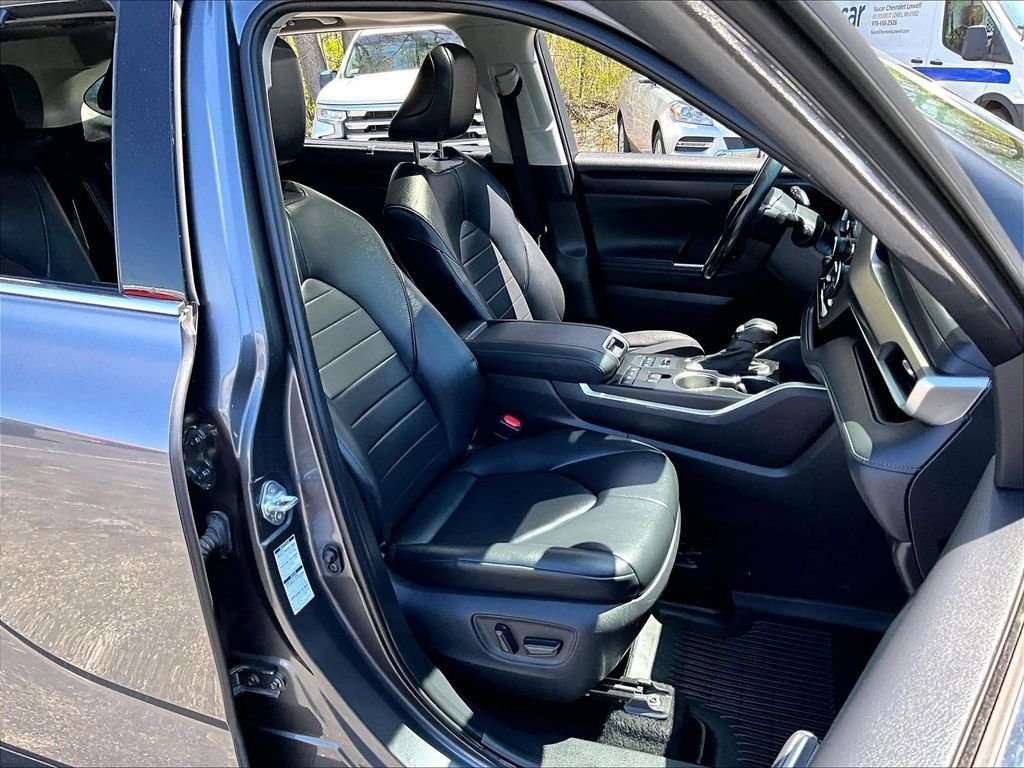 Used 2021 Gray Toyota XLE image 11