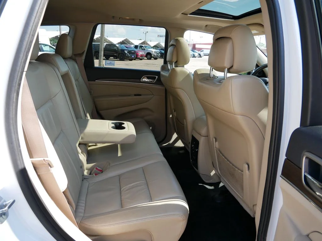 Used 2015 White Jeep Limited image 9