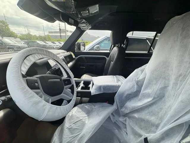New 2026 Fuji White Land Rover X-Dynamic SE image 3