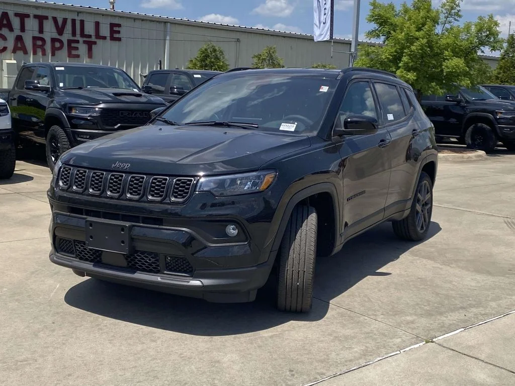New 2026 Diamond Black Crystal Pearl-Coat Exterior Paint Jeep Latitude Altitude image 3